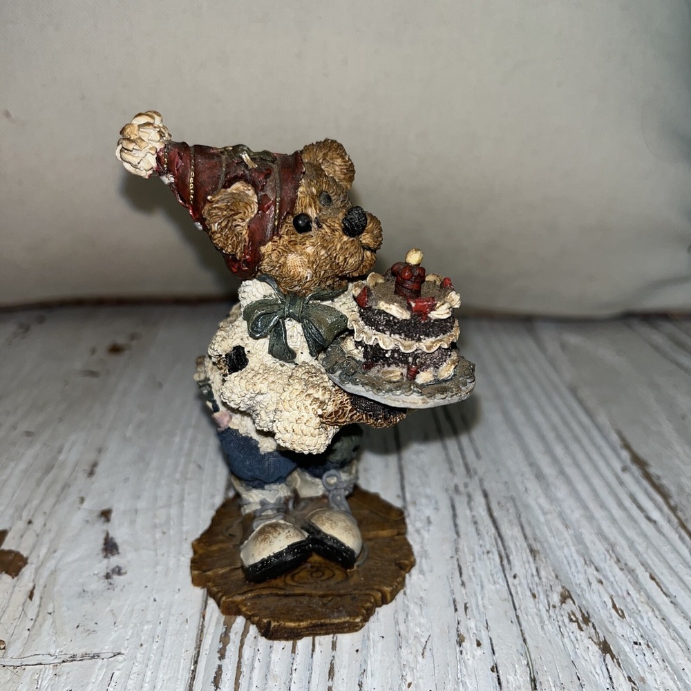 Boyds Bears and Friends Figurine 1995 M Harrison's Birthday 2275 Bearstone